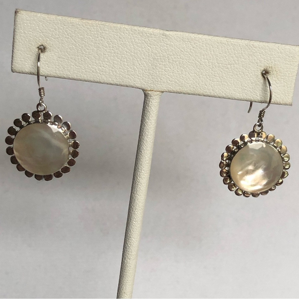 Bali Collection White Mother of Pearl Gemstones (5.00 cts) Earrings